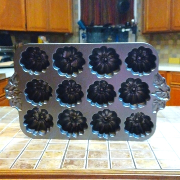 Nordiware Pumpkin Patch  5 Cups 17 Lx11 W New - Picture 1 of 10